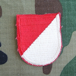 Beret Flash, 1st Squadron (Airborne) 17th Cavalry Regiment Type 2, Cut Edge