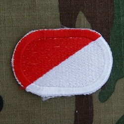 Oval, 1st Squadron (Airborne), 17th Cavalry Regiment, Type 1, Cut Edge